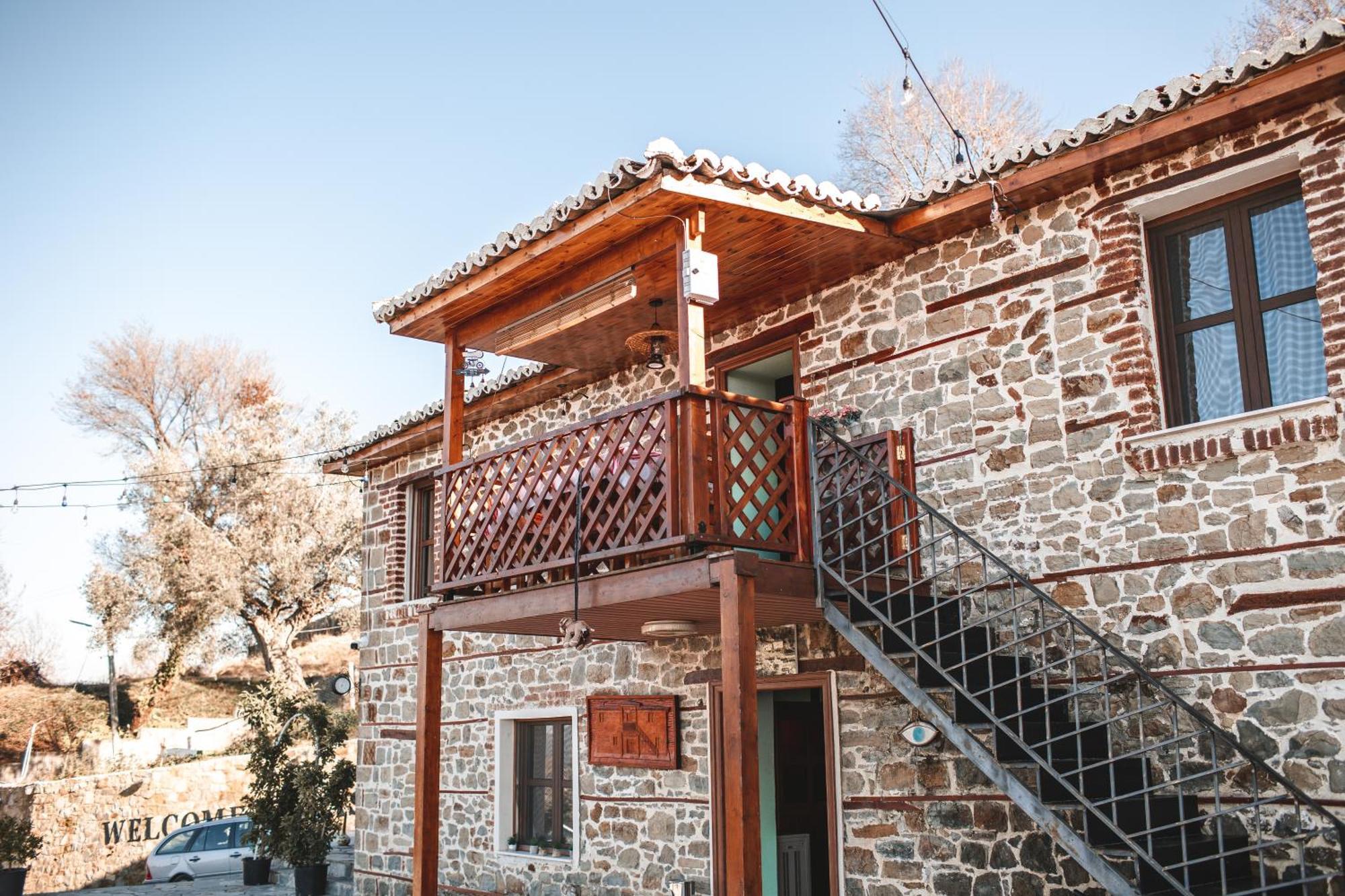 Keshtjella Xhabeqos Hotel Ljaknasi Exterior photo