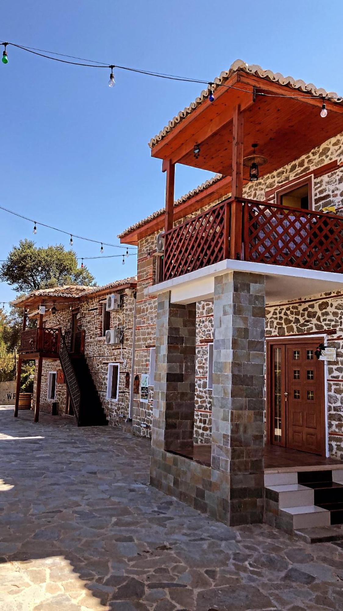 Keshtjella Xhabeqos Hotel Ljaknasi Exterior photo