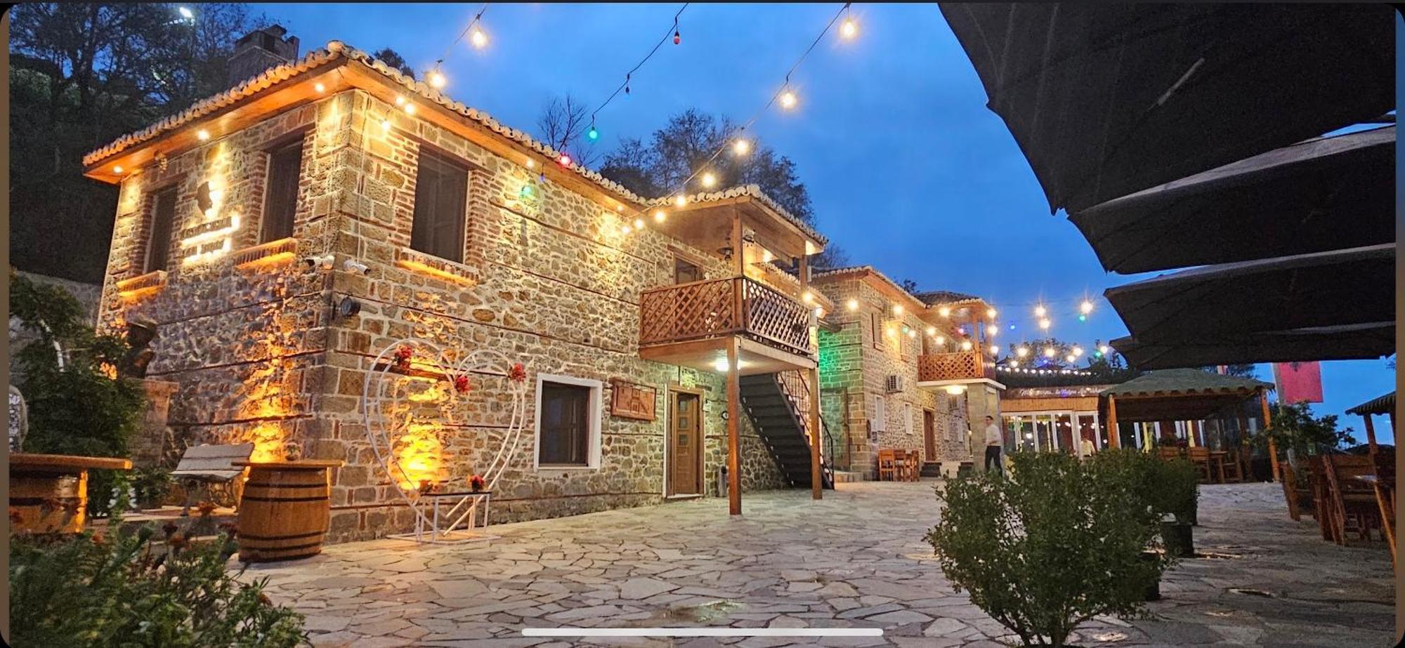Keshtjella Xhabeqos Hotel Ljaknasi Exterior photo