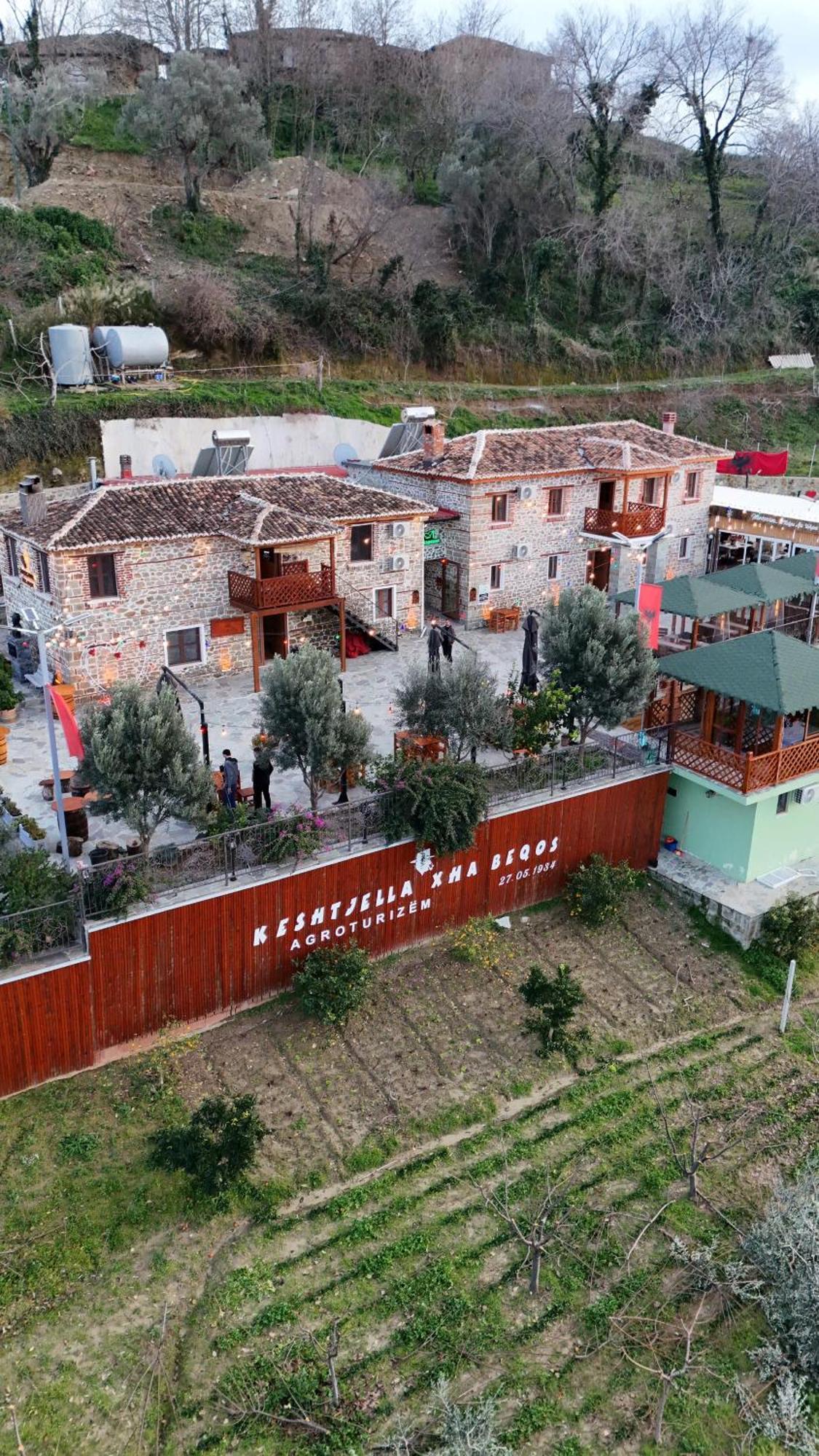Keshtjella Xhabeqos Hotel Ljaknasi Exterior photo