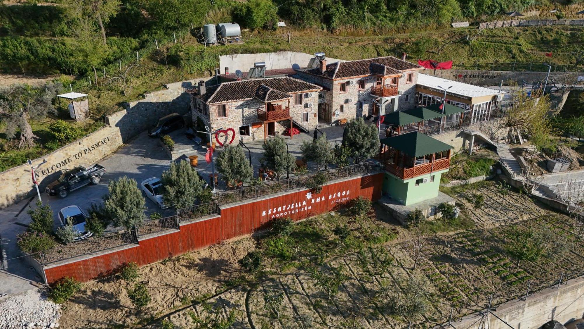 Keshtjella Xhabeqos Hotel Ljaknasi Exterior photo